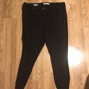 TORRID SIZE 26R DISTRESSED BLACK ULTRA SKINNY JEAN